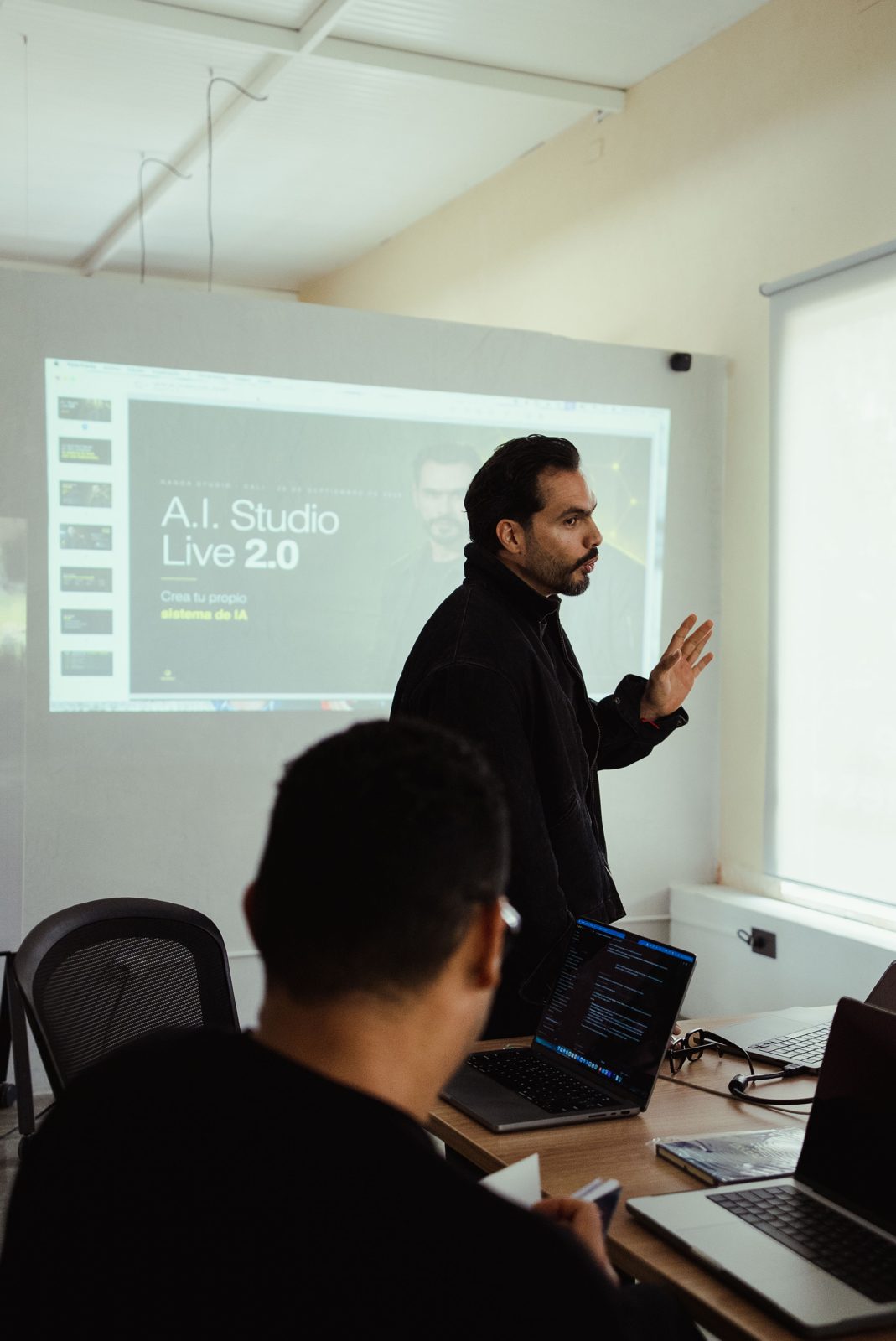 David Gómez dicta una sesión de AI Studio Live